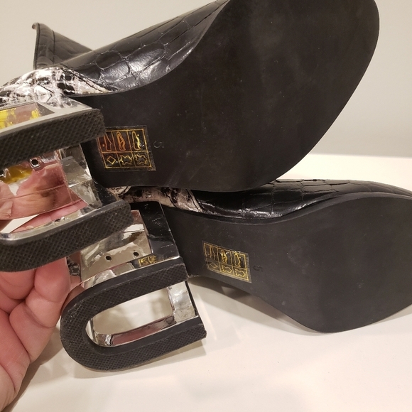 Jeffrey Campbell Snakeskin Booties - Sz 5 US - Picture 8 of 9